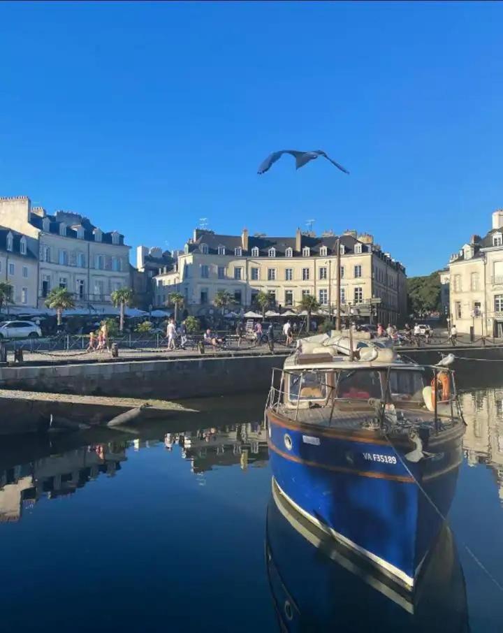 Laroche Grand Duplex Dans Le Centre Historique Avec Garage Appartement Vannes Buitenkant foto